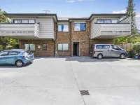 Lorne Apartments Hotels in Tamahere