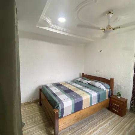 1 Bedroom House Sleeps 2 - Aircon - Free Parking