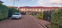 Karolinas Homestay Near Jkia