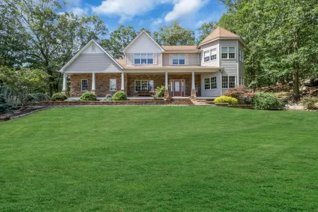 Family Retreat with Autumn Views and Fireplace