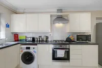 Stylish 4-Bedroom, 2-Bathroom Home in Brightside Avenue