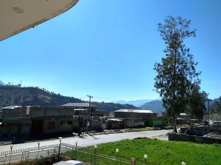 Mountain View Hotel And  Restaurant. Отели в г. Bisian