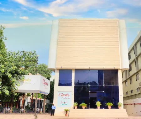 Hotel Clarks Collection Bhavnagar Отели рядом с достопримечательностью «Ghogha Beach»