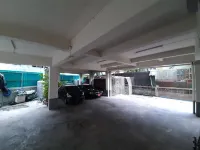 Vanlisut Hotel Ngamwongwan - parking
