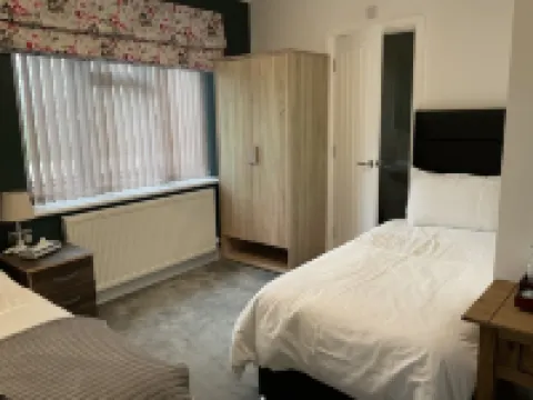 Room in Guest Room - Family Room with Private Bathroom Hotels in Edgware