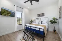 5Star MajesticRetreat, TableRock Lake Branson Chalet, Walk2Lake,FirePits,HotTub