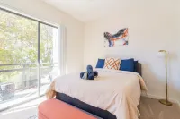 Stylish 2-Bedroom Apt in Charlotte with Free Parking Hotels near Rainbow Shops