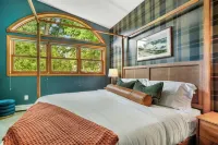 6BR Houghton Lake House w/ Indoor Pool, Hot Tub, and Golf Simulator - Sleeps 24