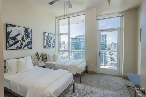 Charming 2-bedroom apartment with fitness room and Pool in downtown San Diego