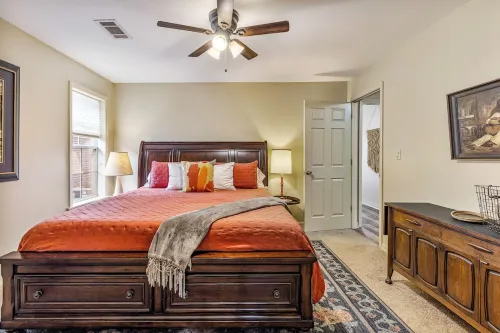 Charming house minutes from everything in Monroe/West Monroe! 5-Star hosts!