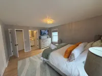 Close to everything! Well equipped, beautiful backyard and near the beach.