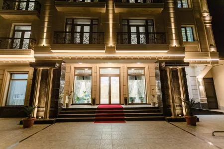 Royal Hotel Samarkand Отели рядом с достопримечательностью «Медресе "Шердор"»