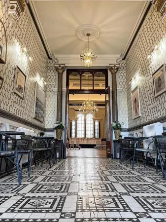 The Parr’s Bank Hotel Отели в г. Вулстон