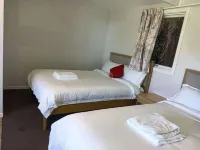 2 double and 1 sofa beds garden chalet, 7D Salisbury Road, Rotorua