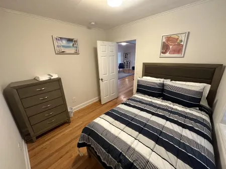 5 Min Walk to Jenkinson's, Ample Parking, Beach Access, Spacious, 4 Bedrooms