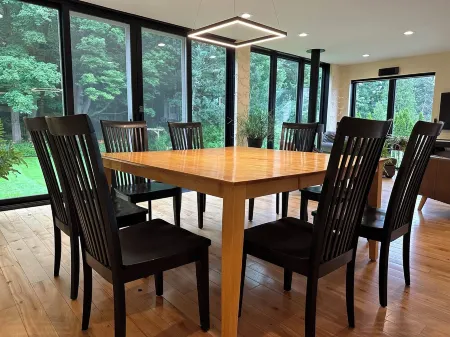 Bright, modern, 4-bedroom south-end home perfect for friends and family