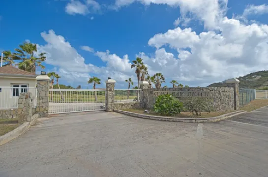 Direct Beachfront 6 BDR/en-suite /maid included. Excellent service. Rare gem (J)