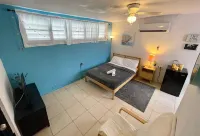 Caracoles #2 Apartment 7 Min to Airport & FREE WI-FI Express Factory Outlet附近的飯店