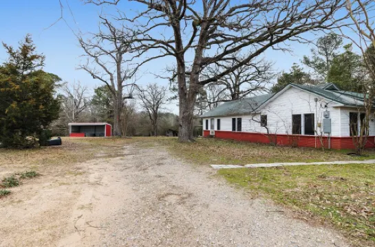 15 min> Lake of the Pines, 25 min> Lake Caddo. Bring the boat and whole family!