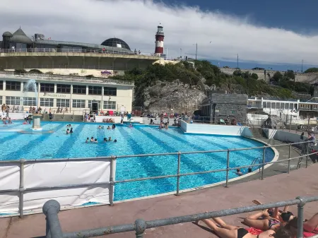 Perfect Romantic  Studio Apartment - Close to Beaches on the Edge of Dartmoor Отели в г. Айвибридж