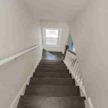 Beautifully Renovated 6BR/2.5BA 2 Blocks to Beach Others