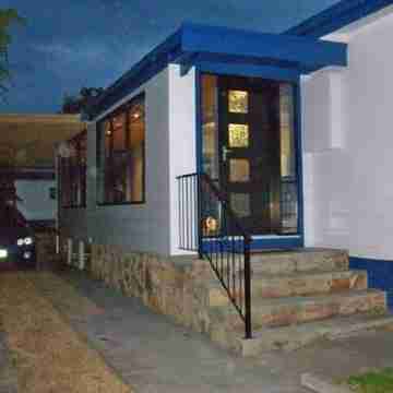 Entrance to the Lakes Getaway Hotel Exterior