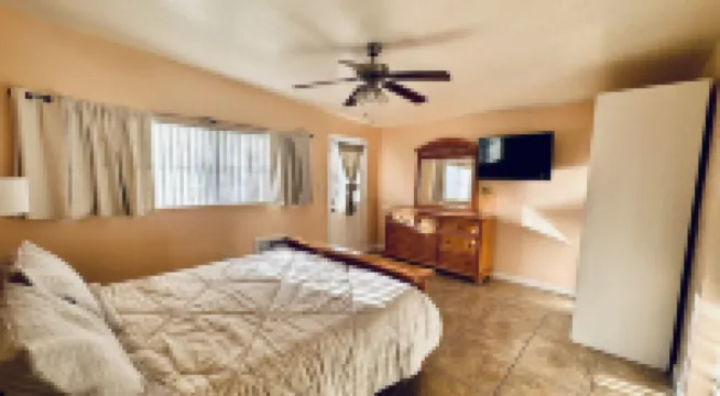 Quiet retreat 15 minutes from downtown Orlando, Orlando Airport International! Hotels near Englewood Park