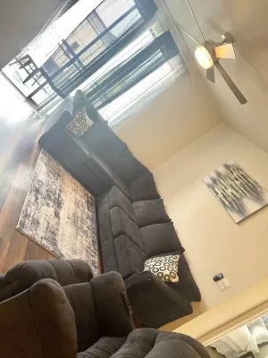 Domain Luxury 2 bedroom apartment! Self check in. Microelectronics Research Center Department of Electrical and Computer Engineering周辺のホテル