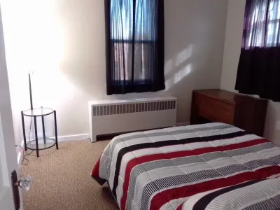 2 Bedroom Downtown Apartment with off street parking. Hôtels à proximité de l'Aéroport Devils Lake