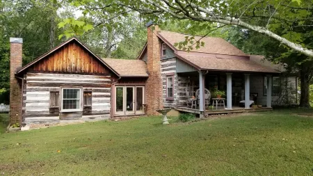 Authentic 1800s Century Kentucky Log Cabin Land Bewteen the Lakes