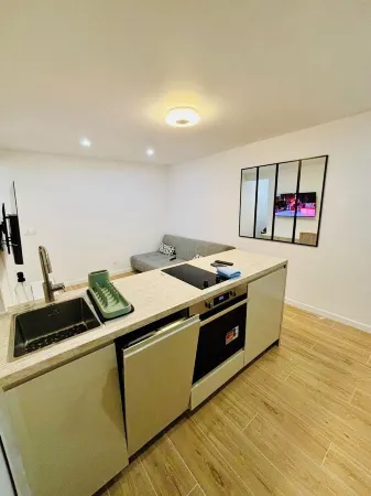 Attractive renovated apartment including secure covered parking, 10 min from Paris