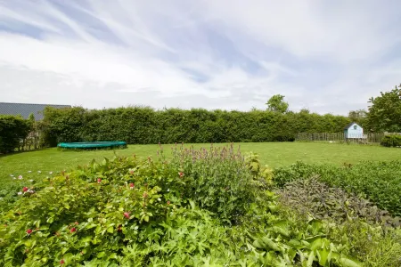 Zeeuws Huisje is centrally located within cycling distance of the beach Отели в г. Serooskerke