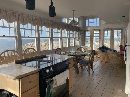 sea breeze house at sakonnet point. RE. 03495-STR