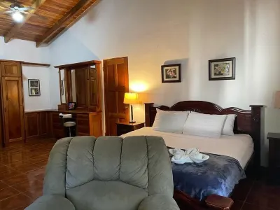 Casa Aloha Nosara Playa Guiones a 4-min walk to surf, yoga & all the fun stuff