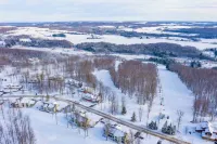 8280 The peak- Hot tub, ski in/ ski out, Pool table, Golf course, fire pit