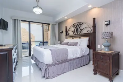 Owner Discounted Rate -- Flawless Condo with Luxurious Patio & Outdoor TV! Hotels near The Seashell Museum