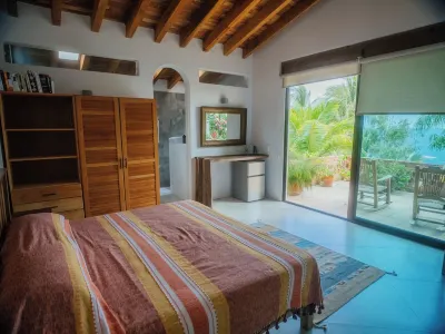 Casa de la Luna - Your Escape to Paradise in Stunning Oceanfront Home
