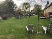 Doggy Heaven. Large Fenced Yard , Beautiful Gardens,  Guest Patio and Firepit.