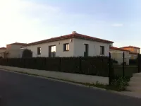VILLA T4 75 m2 QUIET MODERN WITH GARDEN NEAR THE SEA