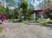 Private Luxury Mountain Villa Hotels near Las Quebradas Biological Center