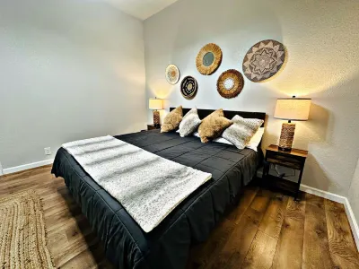 Classy 2BR/1.5BA Downtown Sacramento SAFE 크레딧 유니온 컨벤션 센터 주변 호텔