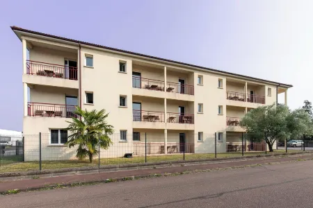 Apparts Confort 87 Отели рядом с достопримечательностью «Сен-Пьер-дю-Квейруа»