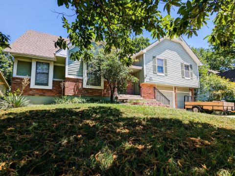 Charming Family Retreat South Overland Park