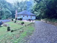 6 minutes to RaystownSynders Boat Launch. Room to park a boat. 40 miles to PSU!