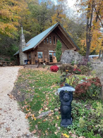 Log Cabin next to the Mississippi River