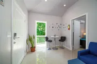 Elegant 1-bedroom apartment with AC and WiFi in Pleasant Buckleys Hotels in Buckleys