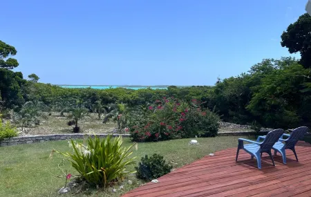 Perfect location for exploring The Exumas! Beautiful water views and comfort! Отели в г. Michelson
