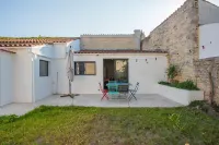 Village house with terrace and small garden in the heart of Saint Pierre d'Oleron