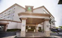 Wyndham Houston Hobby Airport Hotels near William P. Hobby Airport