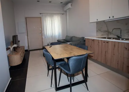 Sia's Retreat 1 Modern Apt Athens Riviera Отели в г. Калифея